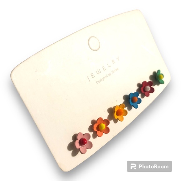 Dainty flower stud set - Picture 2 of 2